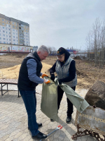 Депутаты приняли активное участие в общегородском субботнике